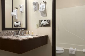 Room, 1 King Bed, Accessible, Non Smoking | Bathroom - Days Inn & Suites by Wyndham Gunnison (Gunnison)