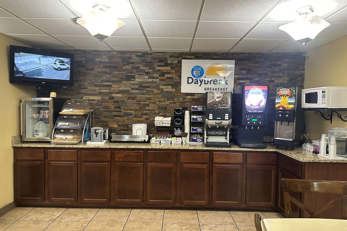 free daily full breakfast