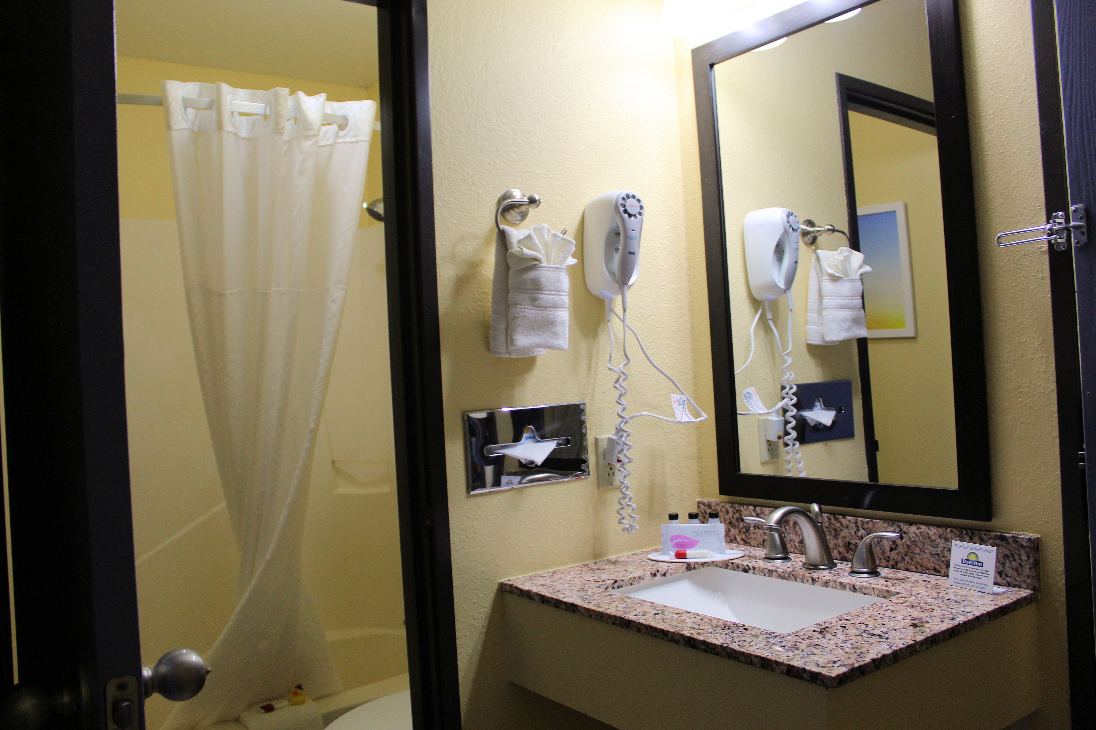 combined shower/bathtub, eco-friendly toiletries, hair dryer, towels