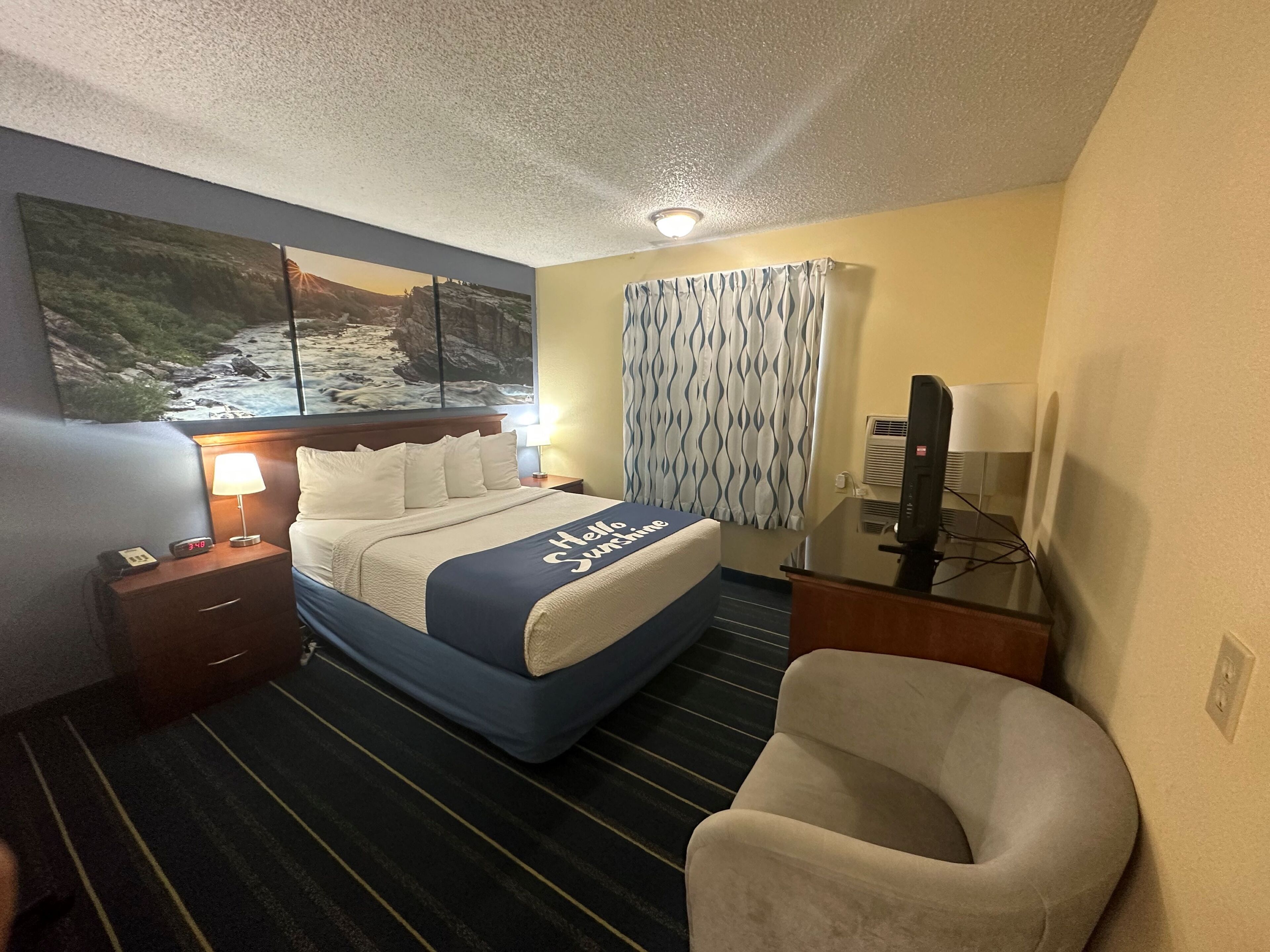 Studio Suite, 1 King Bed, Non Smoking | Desk, blackout drapes, iron/ironing board, free cribs/infant beds