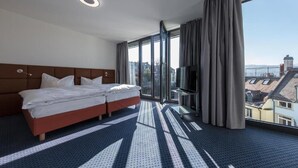 Hypo-allergenic bedding available, minibar, in-room safe, desk - Royal Hotel Zurich (Zürich)