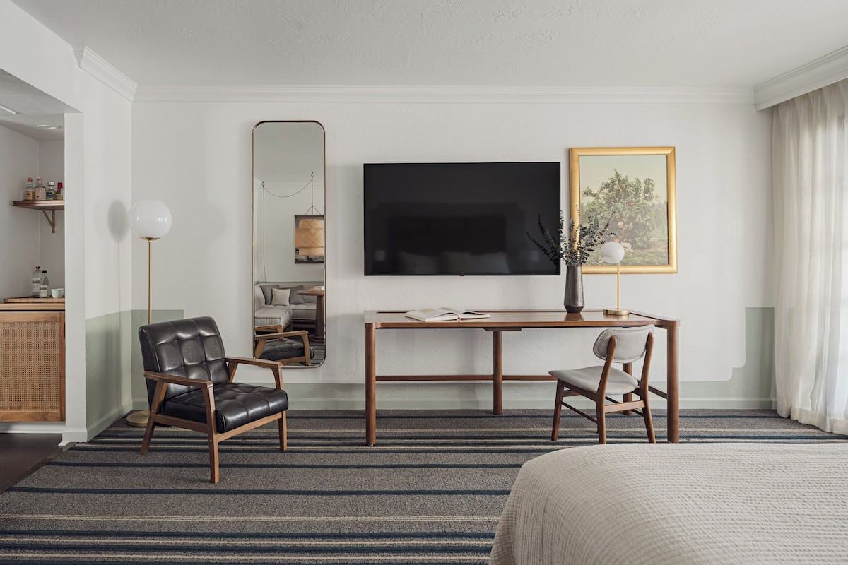 Frette Italian sheets, premium bedding, down comforters, minibar