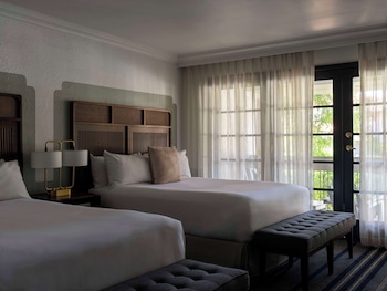 Frette Italian sheets, premium bedding, down comforters, minibar at The Scott Resort & Spa 