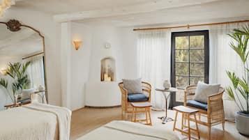 Couples treatment rooms, body treatments, aromatherapy, body wraps