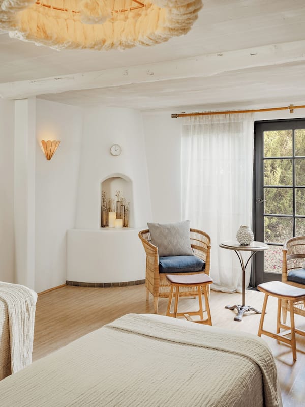 Couples treatment rooms, body treatments, aromatherapy, body wraps