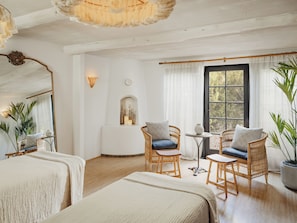 Couples treatment rooms, body treatments, aromatherapy, body wraps