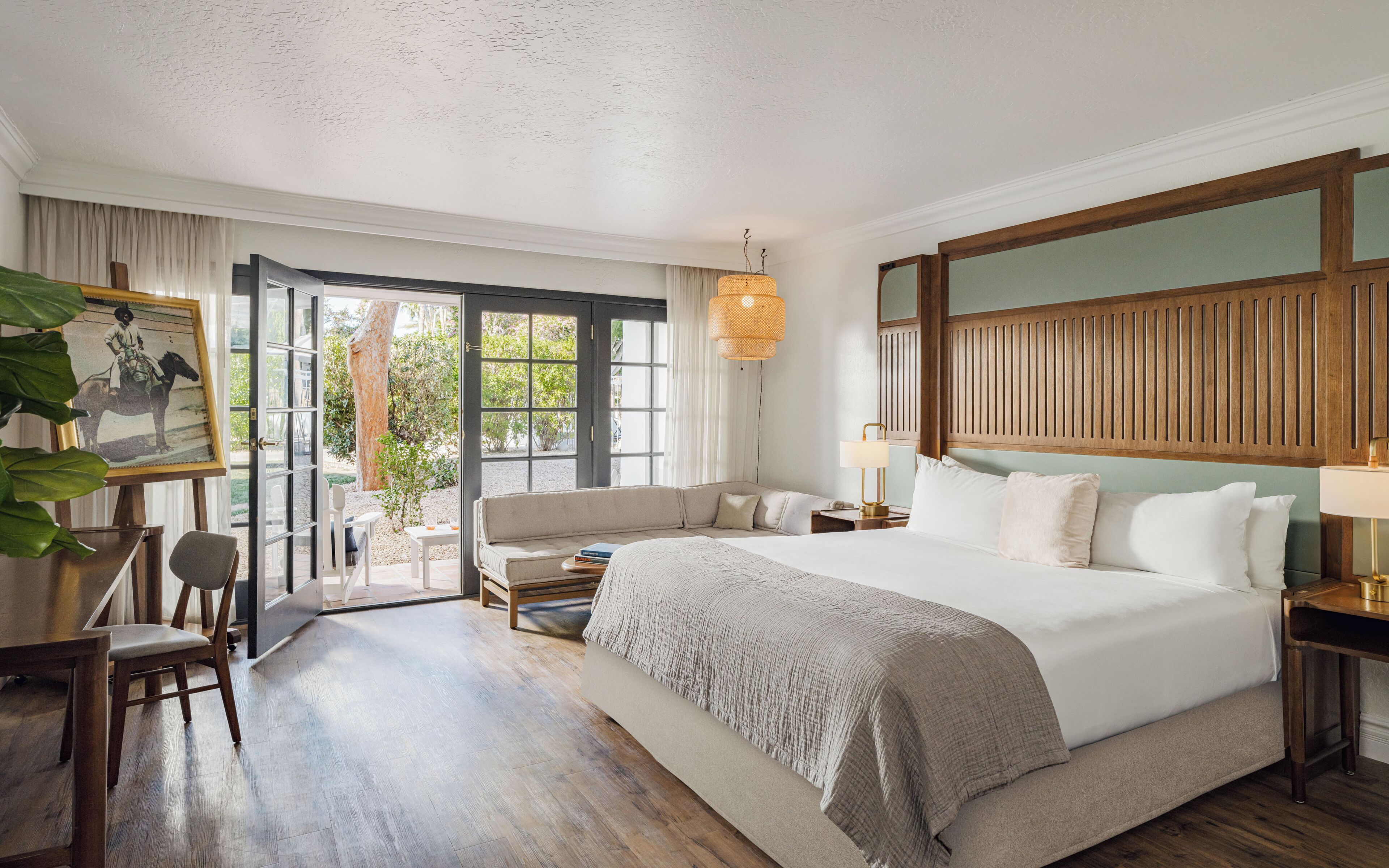 Studio (King) | Frette Italian sheets, premium bedding, down comforters, minibar