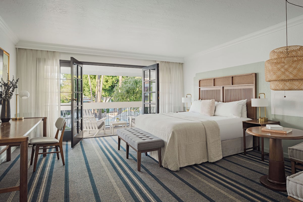 Frette Italian sheets, premium bedding, down comforters, minibar