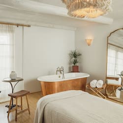 Couples treatment rooms, body treatments, aromatherapy, body wraps