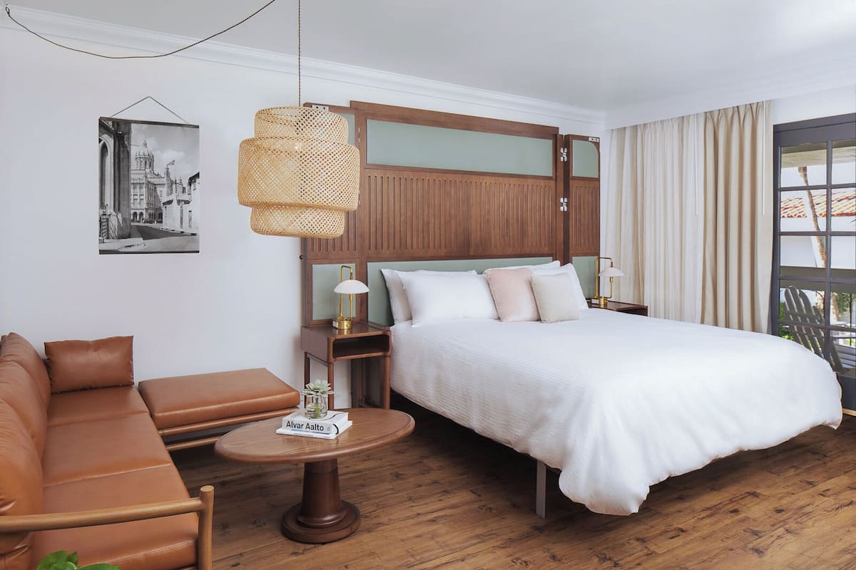Studio (King) | Frette Italian sheets, premium bedding, down comforters, minibar