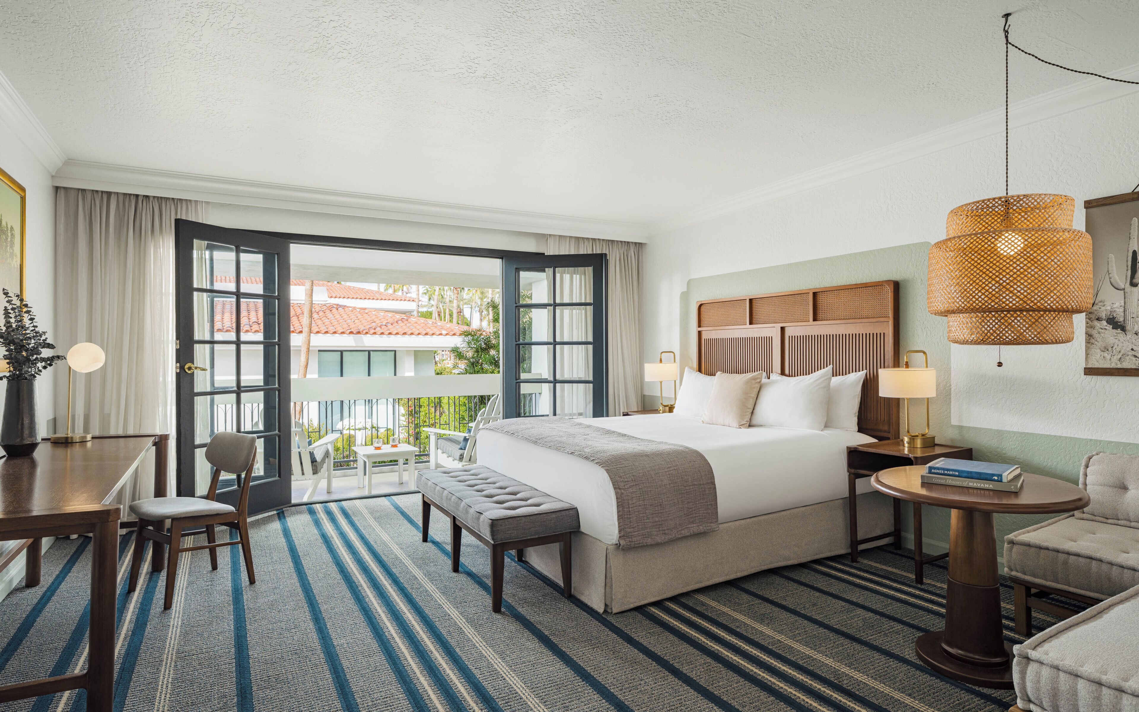 Room, 1 King Bed, Courtyard Area | Frette Italian sheets, premium bedding, down comforters, minibar