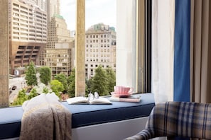 Deluxe Room, 1 King Bed, Park View | Park view