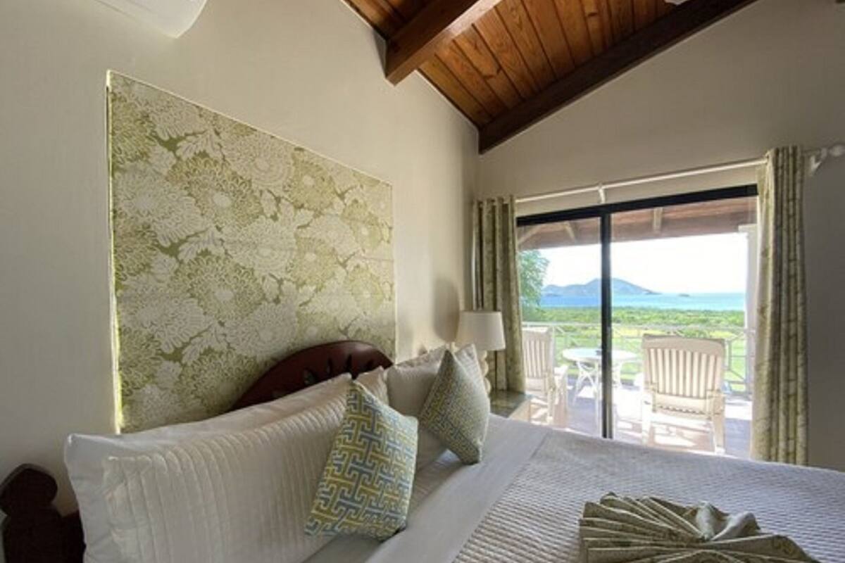 Superior Suite, Ocean View | In-room safe, desk, iron/ironing board, WiFi (free)