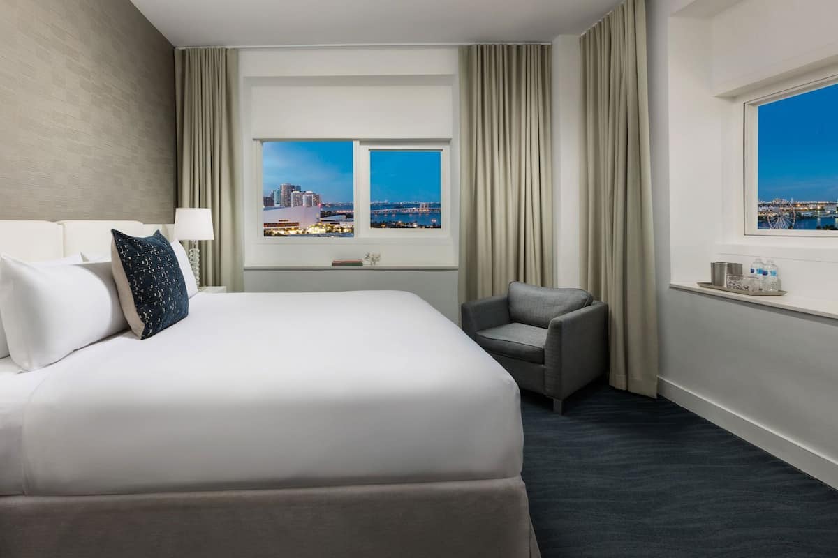 Egyptian cotton sheets, premium bedding, in-room safe, desk