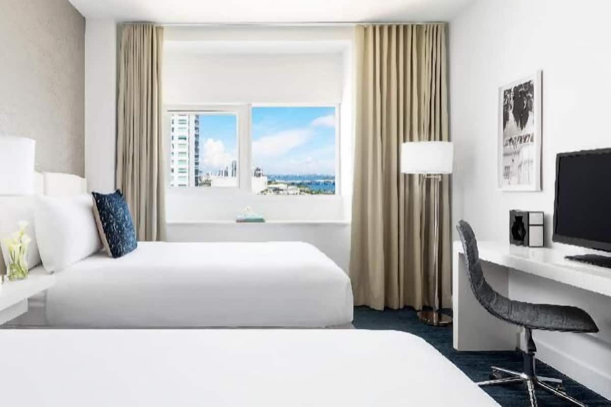 Egyptian cotton sheets, premium bedding, in-room safe, desk