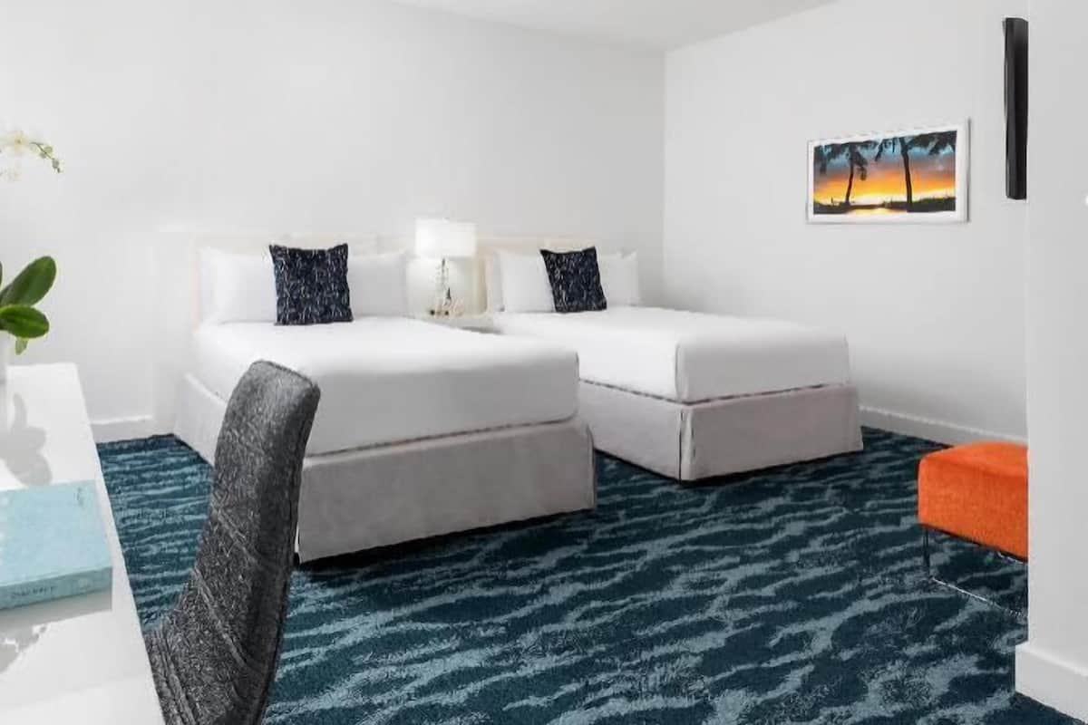 Egyptian cotton sheets, premium bedding, in-room safe, desk