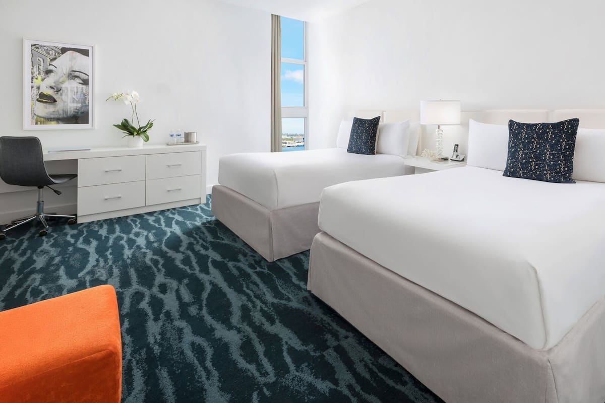 Egyptian cotton sheets, premium bedding, in-room safe, desk