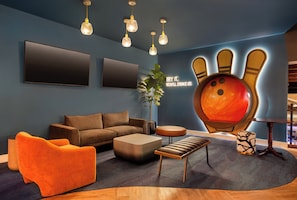 2 bars/lounges - Holiday Inn Hotel & Suites St. Catharines Conference Center by IHG (St. Catharines)