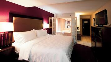 Suite, 1 kingsize bed, bubbelbad | 1 slaapkamer, luxe beddengoed, een bureau, geluiddichte muren