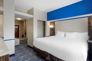 Premium bedding, desk, blackout curtains, iron/ironing board - Comfort Inn & Suites Memphis East (Memphis)