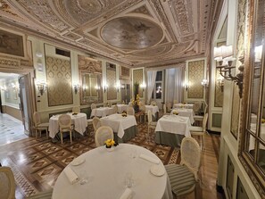 Lunch and dinner served, Italian cuisine
