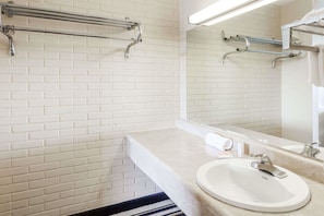 Articles de toilette (gratuits), serviettes fournies