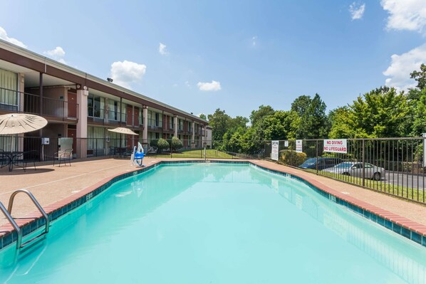 Seasonal outdoor pool, open 9:00 AM to 10:00 PM, pool loungers