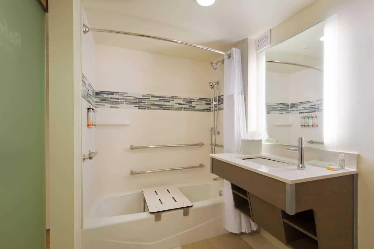 Combined shower/bathtub, eco-friendly toiletries, hair dryer, towels