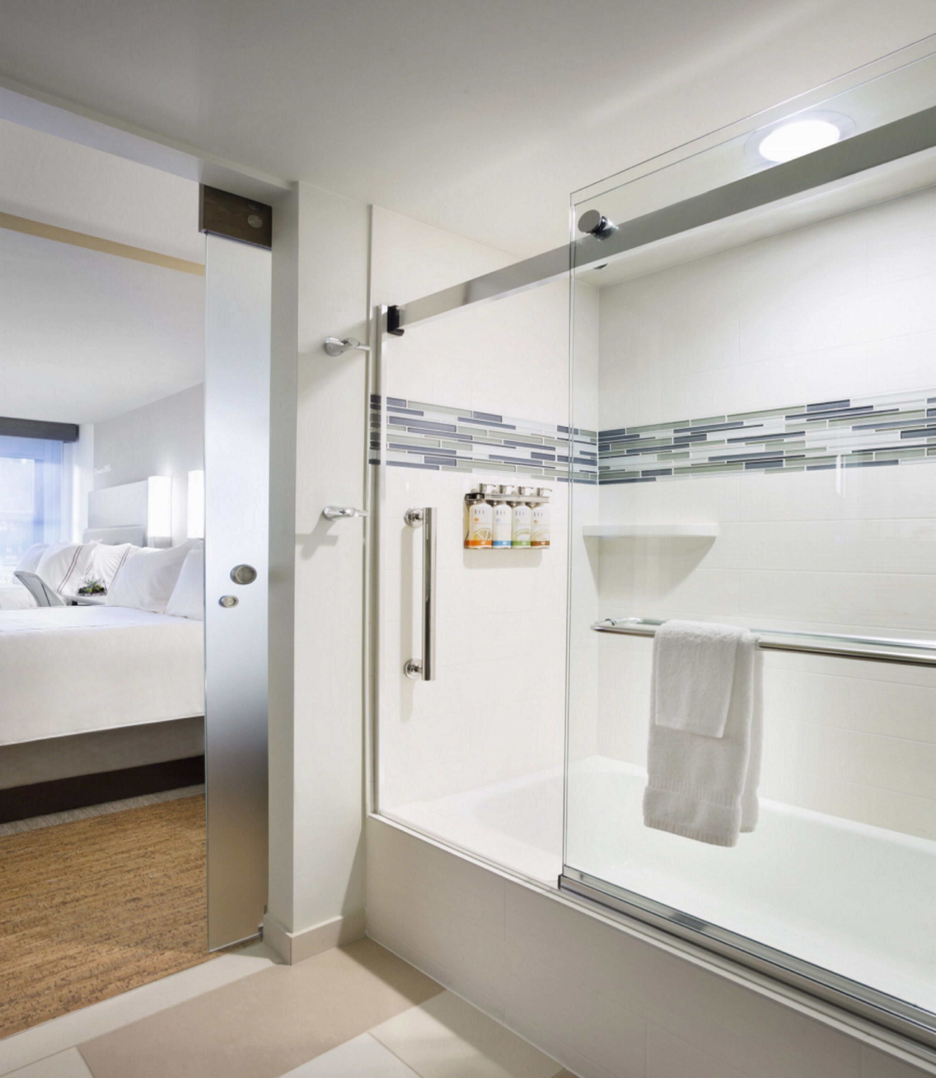 combined shower/bathtub, eco-friendly toiletries, hair dryer, towels