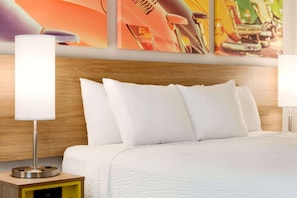 Zimmer, 1 King-Bett, barrierefrei, Nichtraucher (Mobility,Roll-In shower) | Laptopgeeigneter Arbeitsplatz, Bügeleisen/Bügelbrett