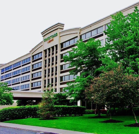 Front of property. Courtyard by Marriott Lyndhurst Meadowlands