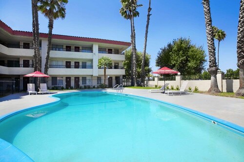 Howard Johnson by Wyndham Stockton