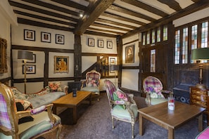 Lounge - The White Horse Hotel, Romsey, Hampshire (Romsey)
