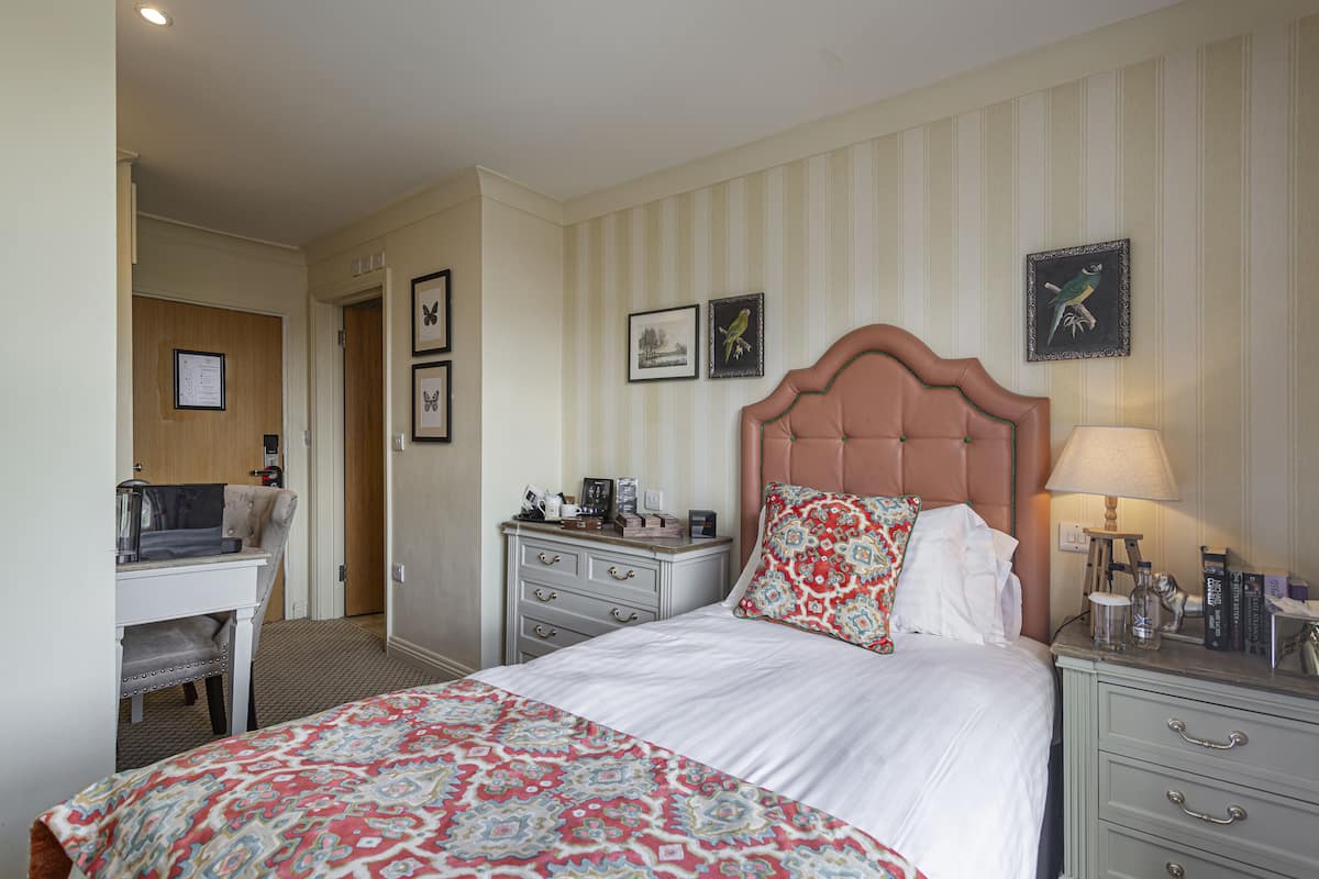 1 bedroom, premium bedding, desk, blackout curtains