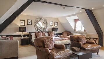 Deluxe Suite | 1 bedroom, premium bedding, desk, blackout drapes