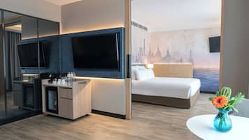 Junior Suite, 1 Queen Bed | Down comforters, minibar, in-room safe, desk