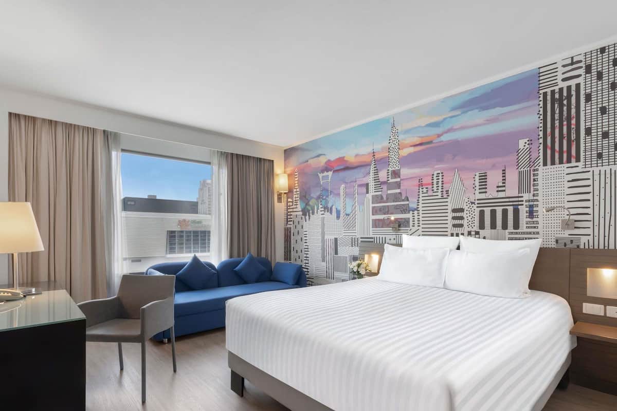 Camera Superior, 1 letto queen | Copriletto in piuma, minibar, una cassaforte in camera, una scrivania