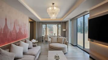 Down comforters, minibar, in-room safe, desk