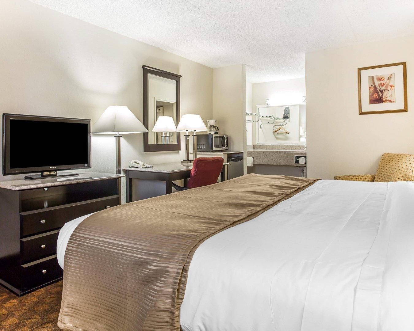 Standardzimmer, 1 King-Bett, Nichtraucher | Hochwertige Bettwaren, Bügeleisen/Bügelbrett, kostenlose Babybetten