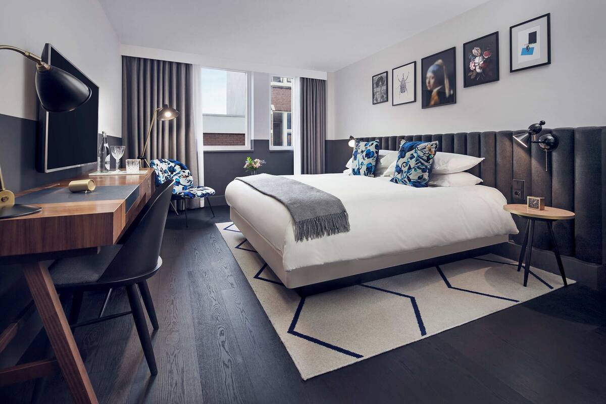 Premium bedding, minibar, in-room safe, desk