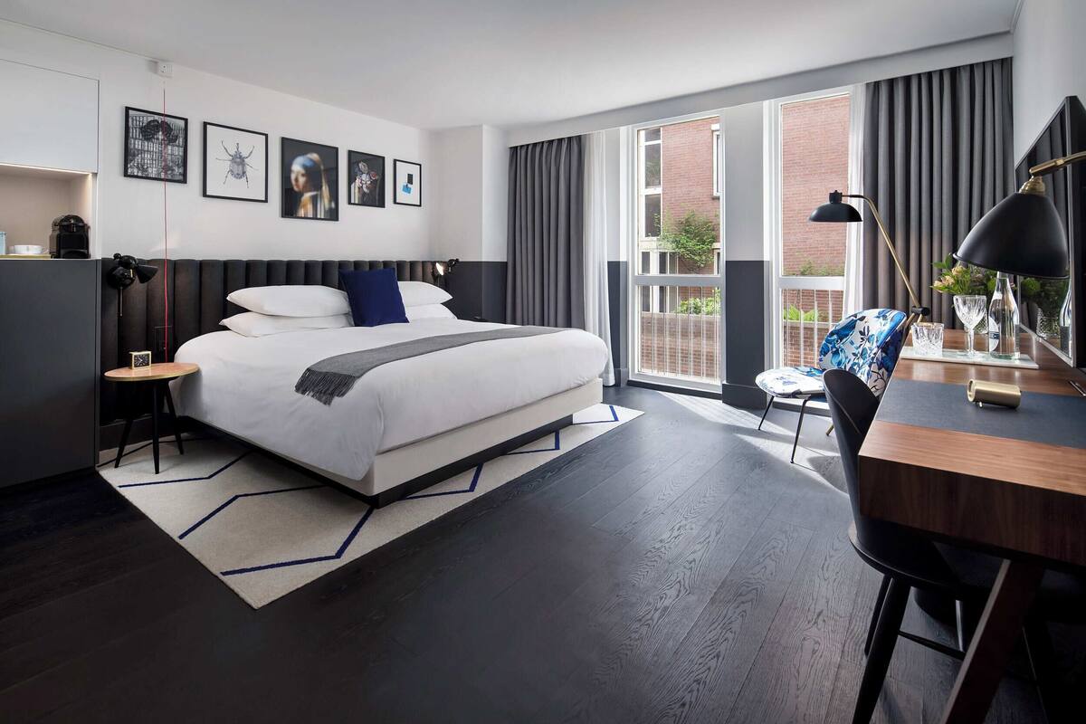 Premium bedding, minibar, in-room safe, desk