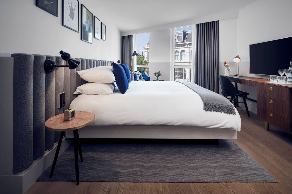 Premium bedding, minibar, in-room safe, desk