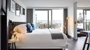 Penthouse (De Witt) | Premium bedding, minibar, in-room safe, desk