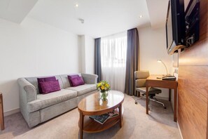 Deluxe Family Room Sleeps 4 | Ropa de cama hipoalergénica, caja fuerte, escritorio
