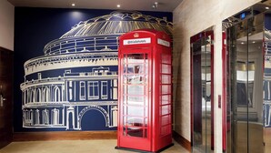 Interior entrance - Thistle London Hyde Park Kensington Gardens (London)