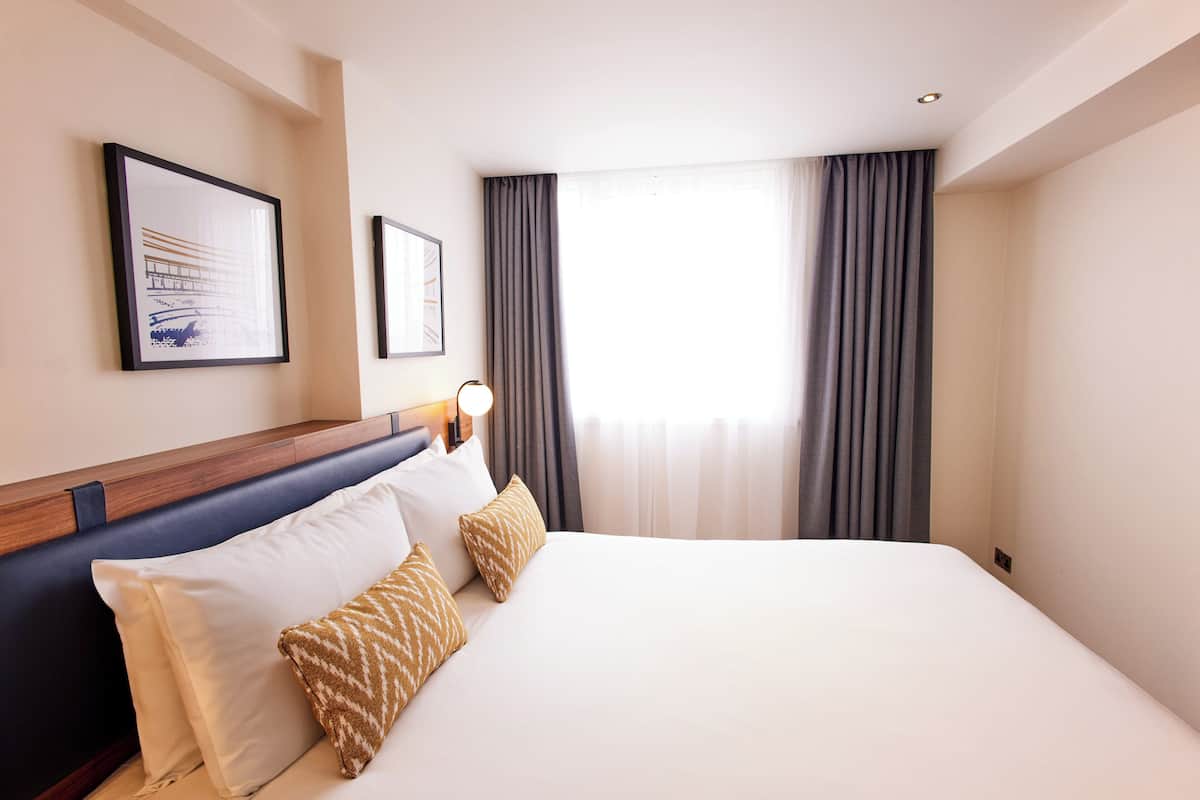 Hypo-allergenic bedding, in-room safe, desk, laptop workspace