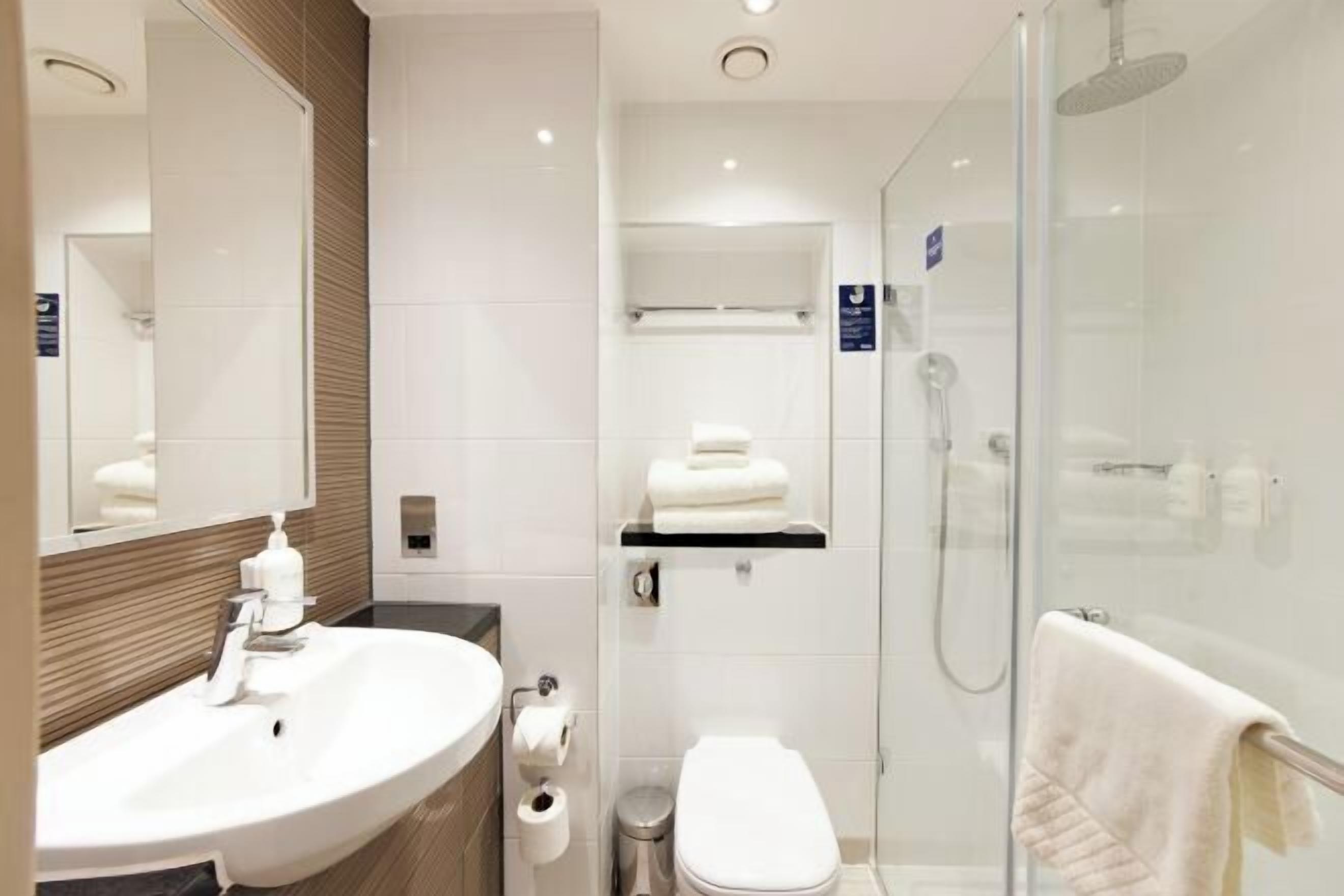 Banheiro | Chuveiro/banheira combinados, produtos de toalete biodegradáveis