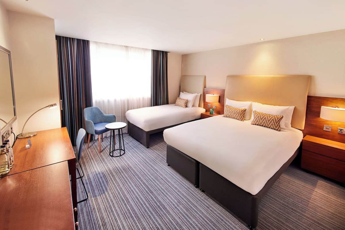 Hypo-allergenic bedding, in-room safe, desk, laptop workspace