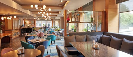 Breakfast, lunch, dinner served; international cuisine, garden views