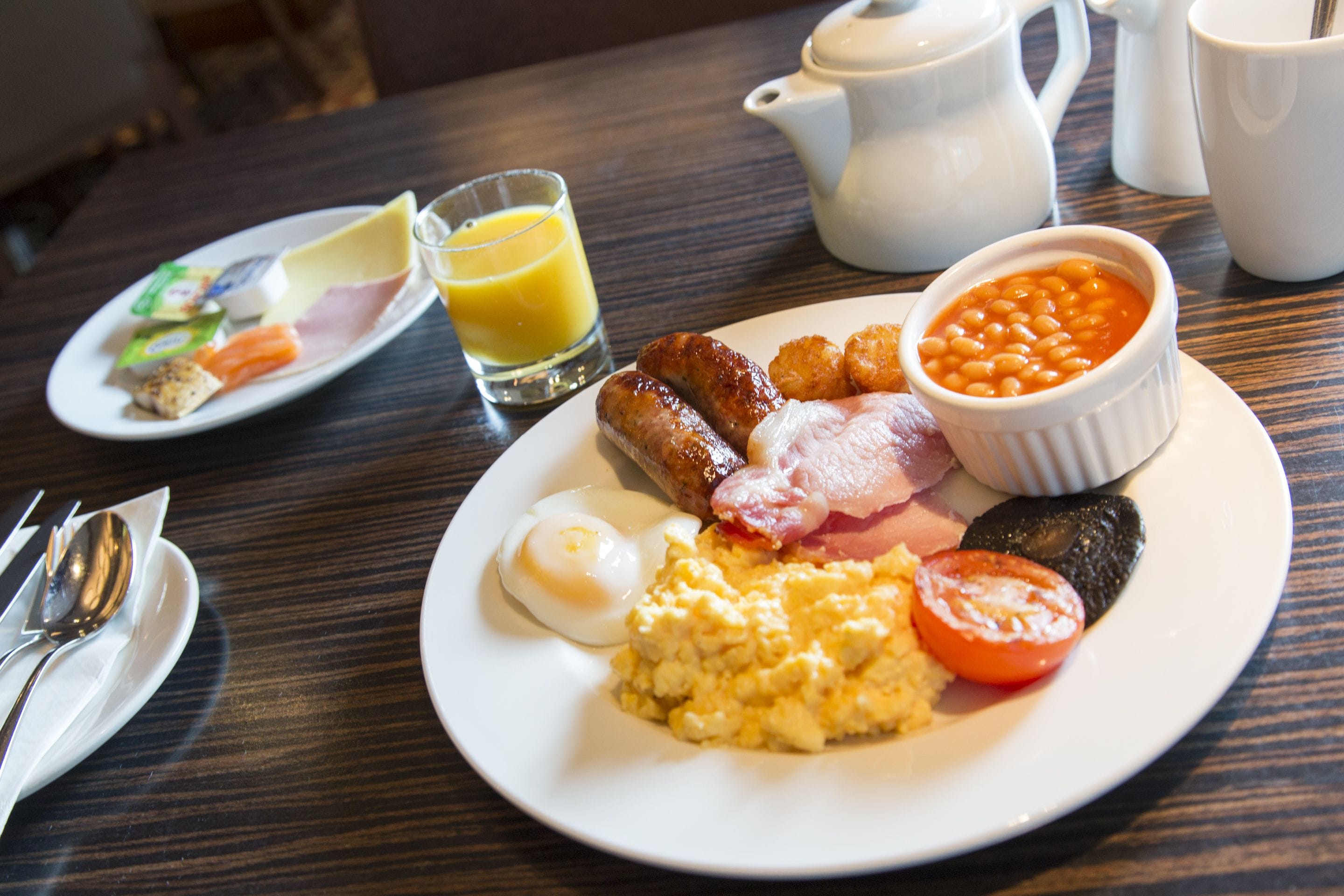 Daily English breakfast (GBP 16.50 per person)